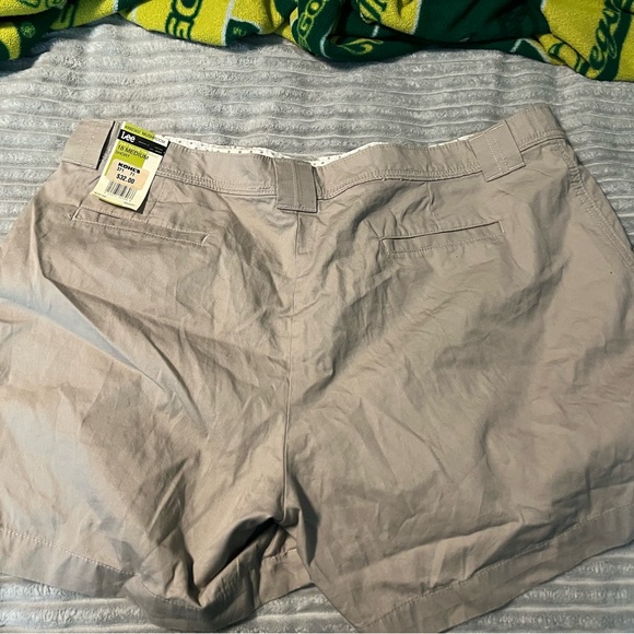 Khaki shorts Lee size 18 new with tags - Picture 2 of 4